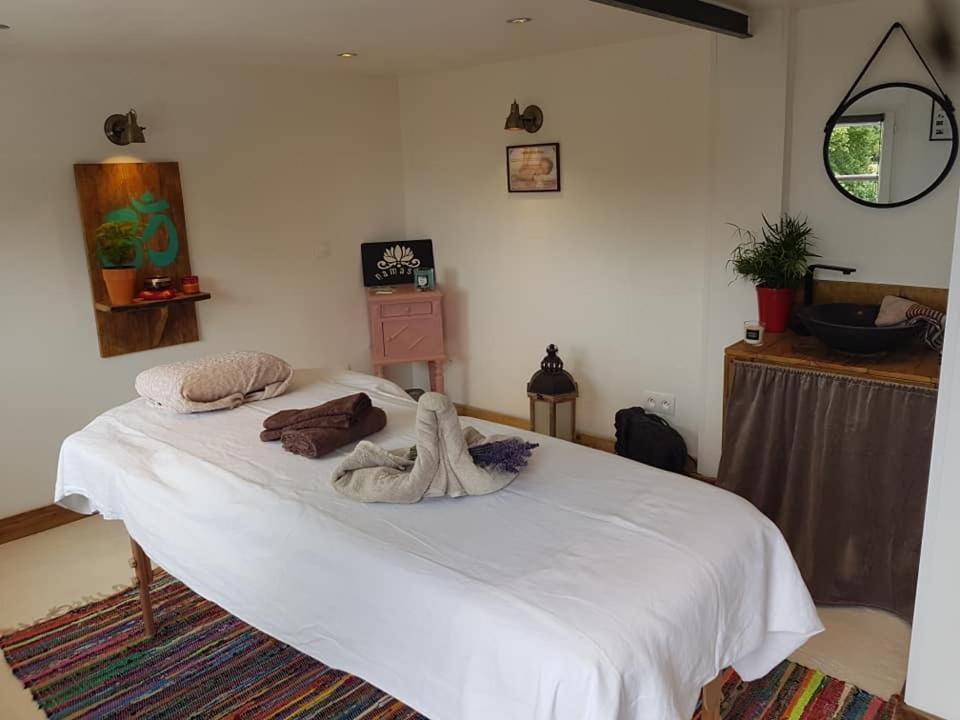 La Belmontaise Bed & Breakfast Beaumont-sur-Sarthe ภายนอก รูปภาพ